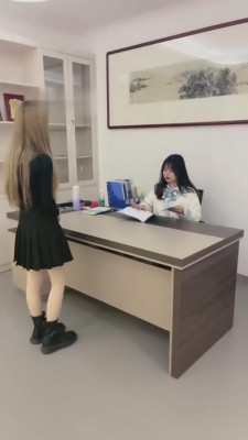【哆哆】办公室剧情-老板沦落下属和秘书的擦鞋器 bf6653 -套路艾彩视频