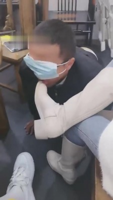 【萝莉糖糖】火锅店边吃边调狗 bf6363 -套路艾彩视频