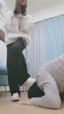 【妮蔻】小白鞋碾压脚下奴/腿绞/舔鞋 bf6029 -套路艾彩视频