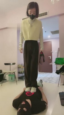 【Q月S】运动女神全体重踩踏/骑马 bf5847 -套路艾彩视频