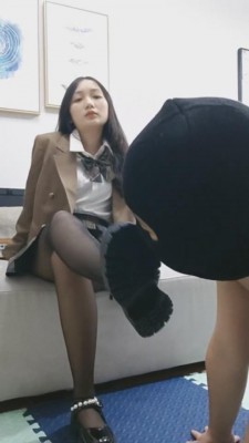 【尤物】JK小姐姐羞辱邻居 bf5802 -套路艾彩视频