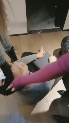 【三三】校园霸凌-3位富家女欺负穷同学 bf8978 -套路艾彩视频