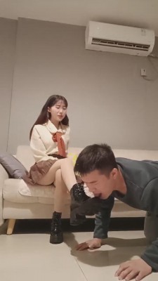 【重庆男神】恋足专场/耳光踩踏舔脚 bf10601 -套路艾彩视频