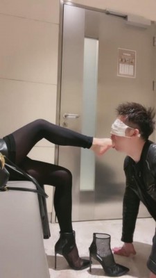 【歌迪丝】逛街累了让狗伺候原味脚 bf10799 -套路艾彩视频