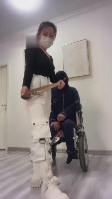【巴莉女王】媳妇羞辱受伤公公 bf10890 -套路艾彩视频