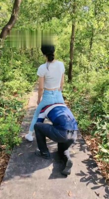 【暴力美学】午后上山遛狗/踢踹/骑狗脖子下山 bf11006 -套路艾彩视频