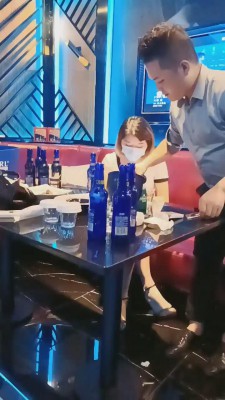 【莫妮卡】陪酒小妹KTV暴揍双M【双视角版】 bf11360 -套路艾彩视频