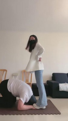 【玖幽】贱狗不愿意跪爬被抽打 bf11377 -套路艾彩视频
