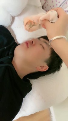 【罗宾】旗袍装臭袜叫小狗起床日常伺候/骑马/踩踏/提档 bf11548 -套路艾彩视频