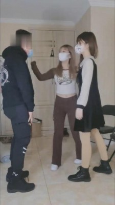 【小怡不吃野兔】姐妹s暴虐/强迫闻臭袜子 bf9723 -套路艾彩视频