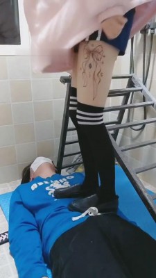 【小森大人】学生主首播tj暴力踩踏耳光 bf9755 -套路艾彩视频
