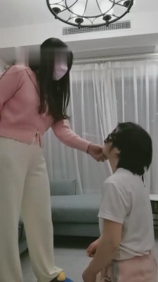 【清见S】母狗惹怒女主人被重罚 bf9793 -套路艾彩视频