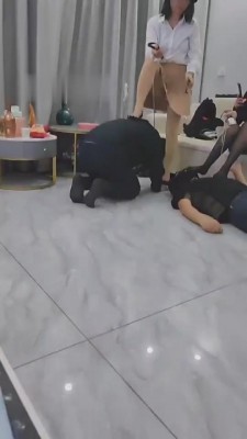 【乐爷】双女王调双奴 bf9999 -套路艾彩视频
