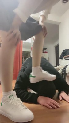 【薇薇】学生S体育课后原味调狗 bf8031 -套路艾彩视频