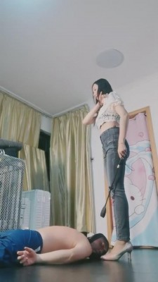 【微希】爆踹全身鞭打狗奴 bf2946 -套路艾彩视频
