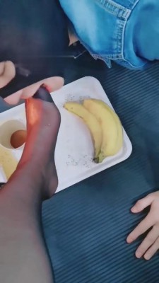 【紫荆女王】喝可乐洗脚水/吃香蕉（脚踩） bf8298 -套路艾彩视频