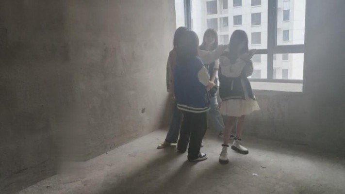 【最抗揍M】精彩！4素人小姐姐欺负狗 bf8556 -套路艾彩视频