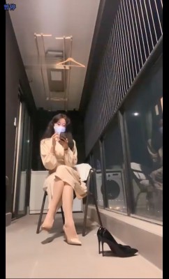 【禾未s】Tj-阳台玩狗 狠拧狗耳朵 bf8644 -套路艾彩视频