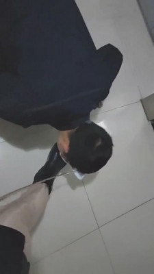 【乐爷】深夜楼道遛狗吃圣水丝袜 bf9001 -套路艾彩视频