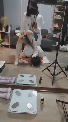 【乐姐】严惩家奴/强制喝升水 bf10030 -套路艾彩视频