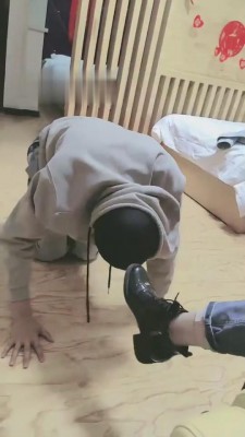 【心甜夫妻】开发同事做狗奴 bf10039 -套路艾彩视频