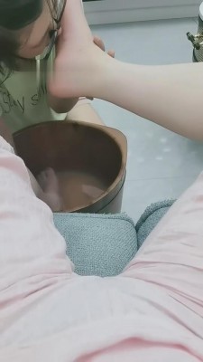 【清见】家务女奴专场/舔脚/夹舌头 bf8796 -套路艾彩视频