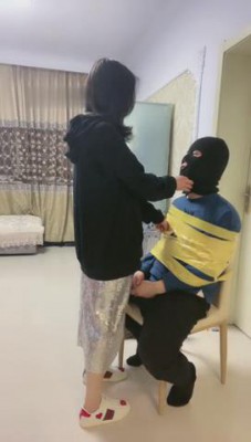【逗逗】袜子塞嘴完全束缚狂抽500耳光 bf8489 -套路艾彩视频
