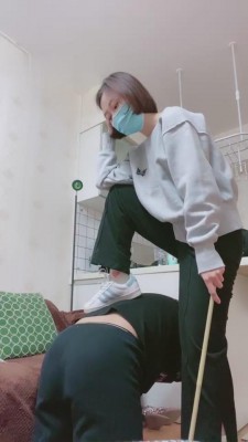 【Q月s】开发小奶狗-sp-踢裆-直接打哭 bf4324 -套路艾彩视频