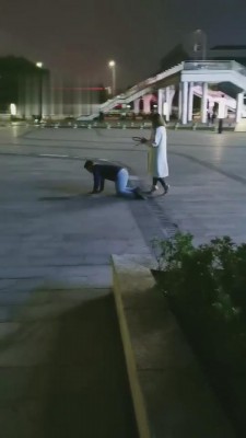 【小希女王】广场公开羞辱前男友 bf4370 -套路艾彩视频