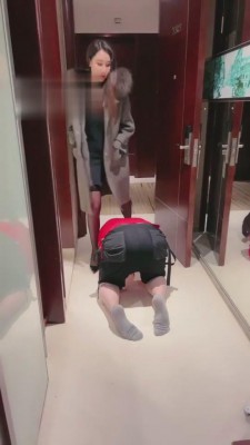 【微希】贱狗跪拜迎接主人 bf4573 -套路艾彩视频