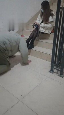 【开发素人】极品黑丝美女首次楼梯tj bf4872 -套路艾彩视频