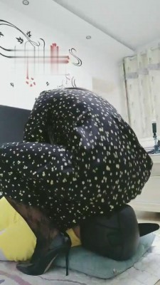 【情侣月儿】绿帽前男友-吃口水咀嚼食物喂食羞辱 bf5012 -套路艾彩视频