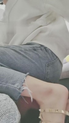 【小拽主人】发现表弟偷闻我的鞋子 bf4949 -套路艾彩视频