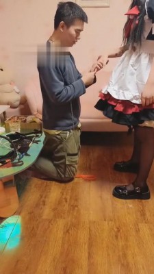【开发素人】暗访女仆店2-耳光/鞭打/踩踏/踢裆/钻胯 bf5647 -套路艾彩视频