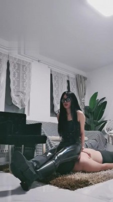 【叶子天津】庄严长靴女主刑虐狗 bf5030 -套路艾彩视频