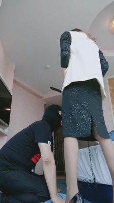 【多多】剧情-猥琐抖M男缠上我 bf5063 -套路艾彩视频