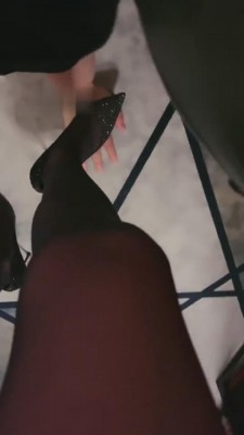 【成都女王瑶妈】黑丝碾压食物喂食圈养狗 bf5540 -套路艾彩视频