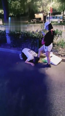 【刘二狗】素人小姐姐路口调狗 bf1645 -套路艾彩视频