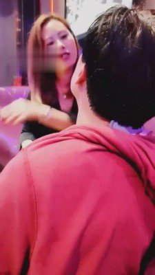 【成都叶子】KTV诱导老板做狗虐待 bf1765 -套路艾彩视频