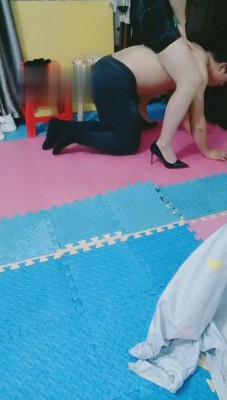【麒麟女皇】贱狗被我无情虐待 bf2220 -套路艾彩视频