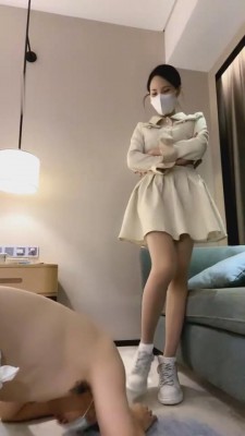 【弯弯小阿姨】小白鞋原味臭丝袜羞辱 bf2519 -套路艾彩视频
