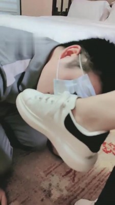 【妮蔻】脏小白鞋臭棉袜羞辱下贱狗 bf2511 -套路艾彩视频