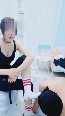【溢香大大】倒灌玉足圣水-白棉袜深喉 bf2785 -套路艾彩视频