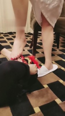 【丹祖宗】经典女奴伺奉 bf3338 -套路艾彩视频