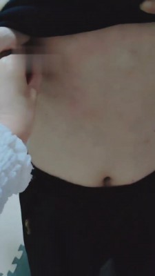 【魅影女神】贱货跪下脚下求羞辱 bf3336 -套路艾彩视频
