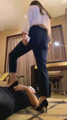 【乔安】强迫素人吃卫生巾 G-210805-10 -套路艾彩视频