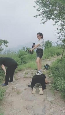 【依然】爬山偶遇劫匪虐成狗【下】 G-210814-9 -套路艾彩视频