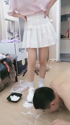 【刘二狗】脏小白鞋白棉袜碾压食物喂食 bf636 -套路艾彩视频