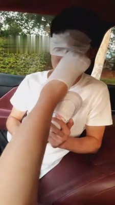 【悦主大人】运动后小白鞋车内调 G-210818-12 -套路艾彩视频