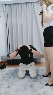 【余香】审问拷打变态男 G-210817-30 -套路艾彩视频